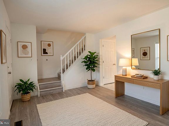 5th image of 123 Whitburn Pl