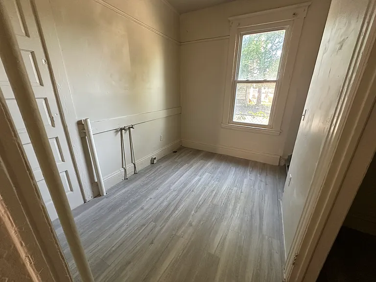 212 Leon St — Photo 8