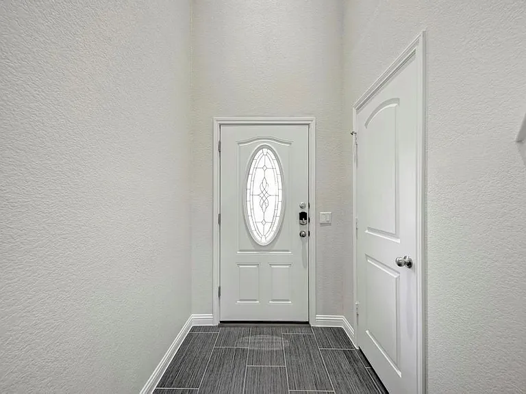 10617 Portico Ln — Photo 3
