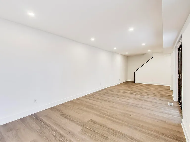 400 Woodsworth Rd #390 — Photo 5