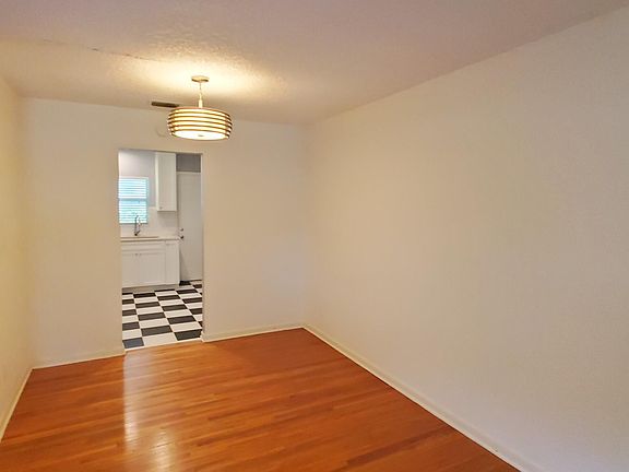 5th image of 1083 Willowbranch Ave