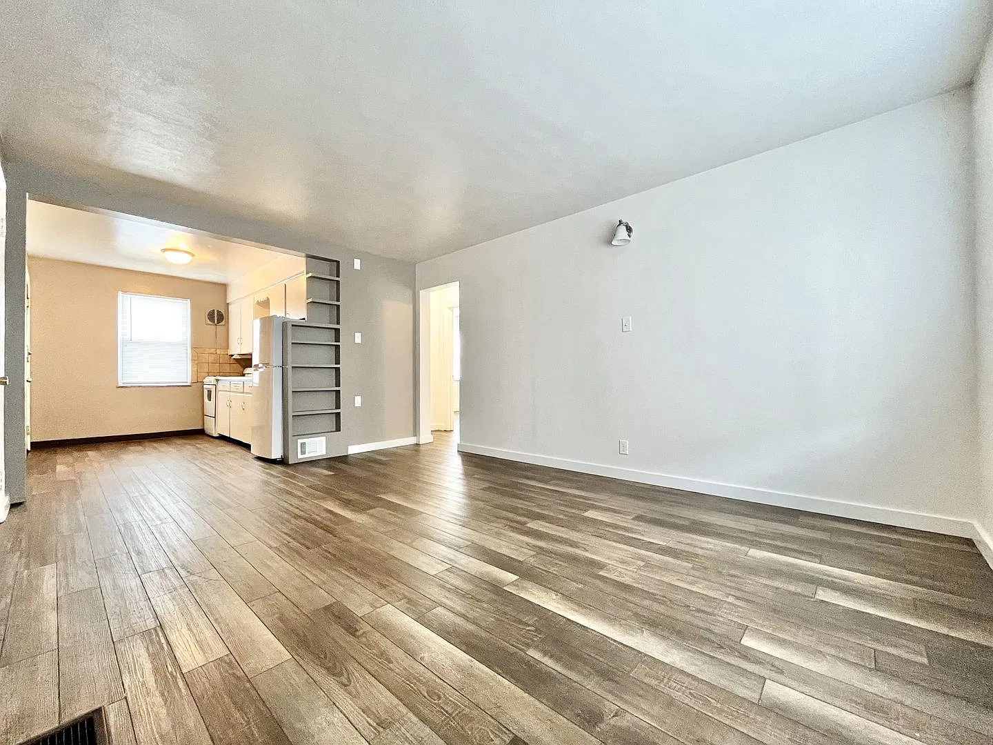 2 bed, 1.0 bath, 750 sqft, $1,095 — Photo 2