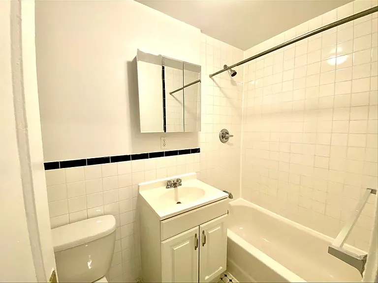 243 E 39th St #4A — Photo 5