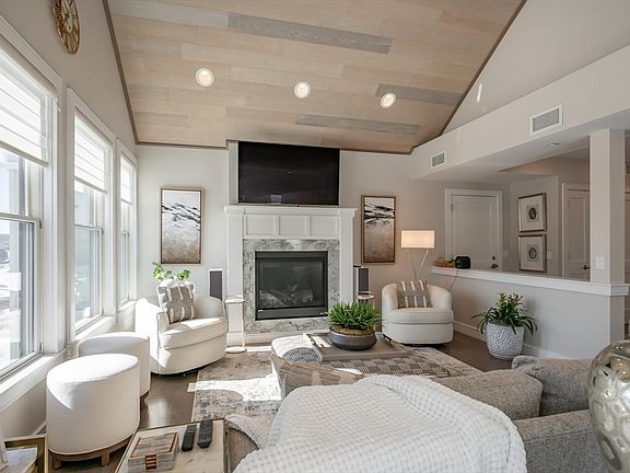 3rd image of 78 Thatcher Rd Unit 6