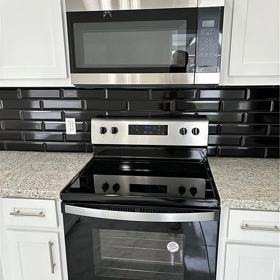 1012 N Clarence Ave #3 — Photo 4