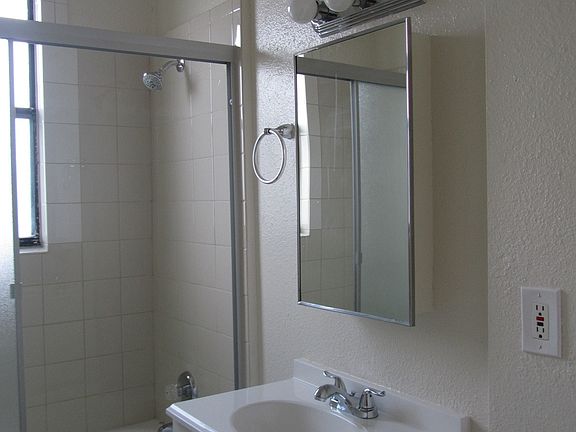 5th image of 346 N Vermont Ave APT 602