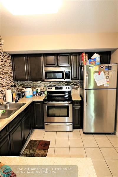 1st image of 410 Villa Cir #410