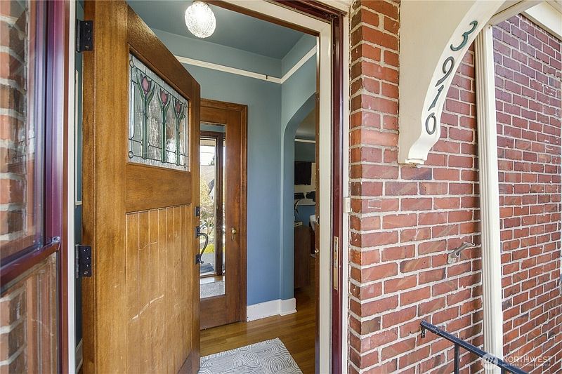 2nd image of 3910 Woodlawn Avenue N