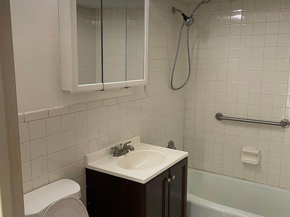 2nd image of 422 Baker St #422A
