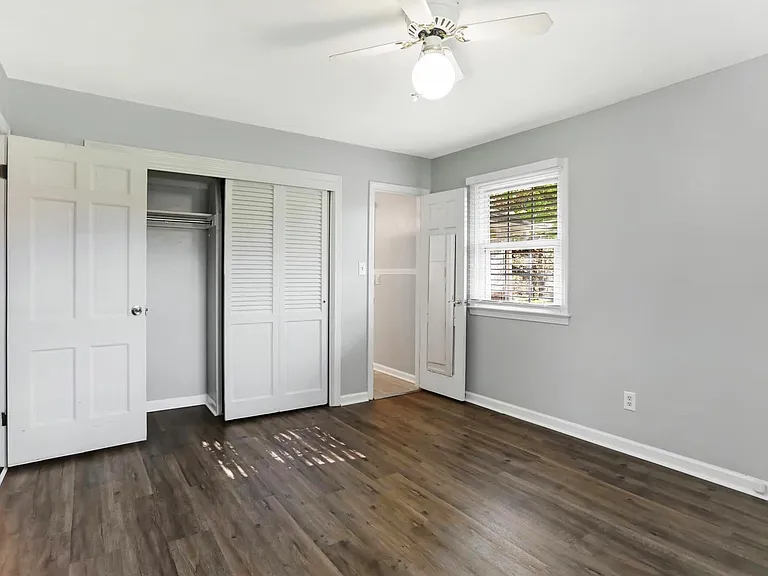 9803 Lakewood Dr W — Photo 13