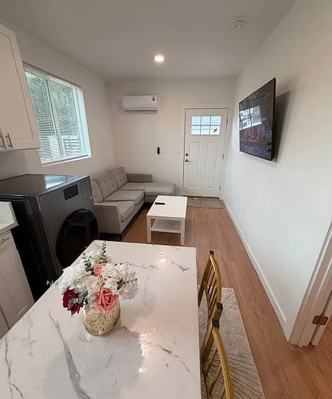 6917 Vanalden Ave — Photo 7