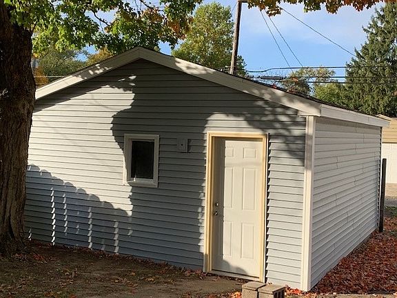 2nd image of 1613 E Donald St