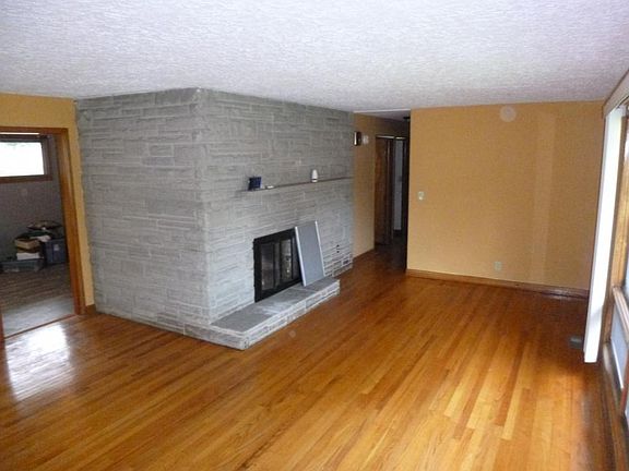 2nd image of 106 Belmont Ave