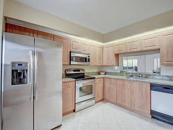4th image of 550 SW 137th Ave APT 305L