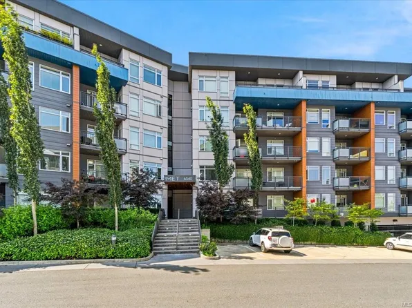 6540 Metral Dr #313, Nanaimo, BC V9T 0L8