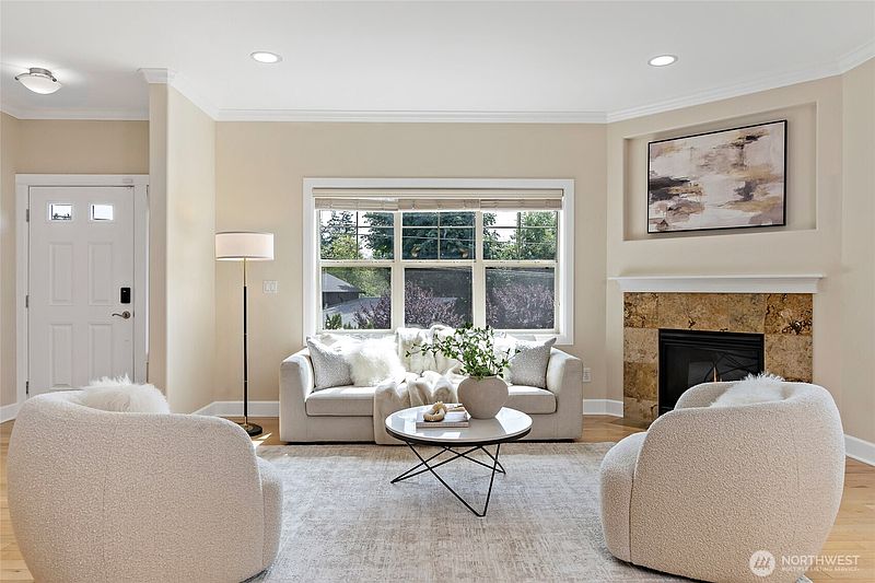 2nd image of 9541 Slater Avenue NE
