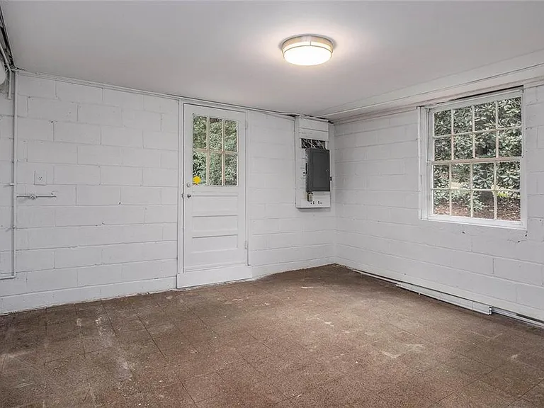 388 Lakemoore Dr NE — Photo 25