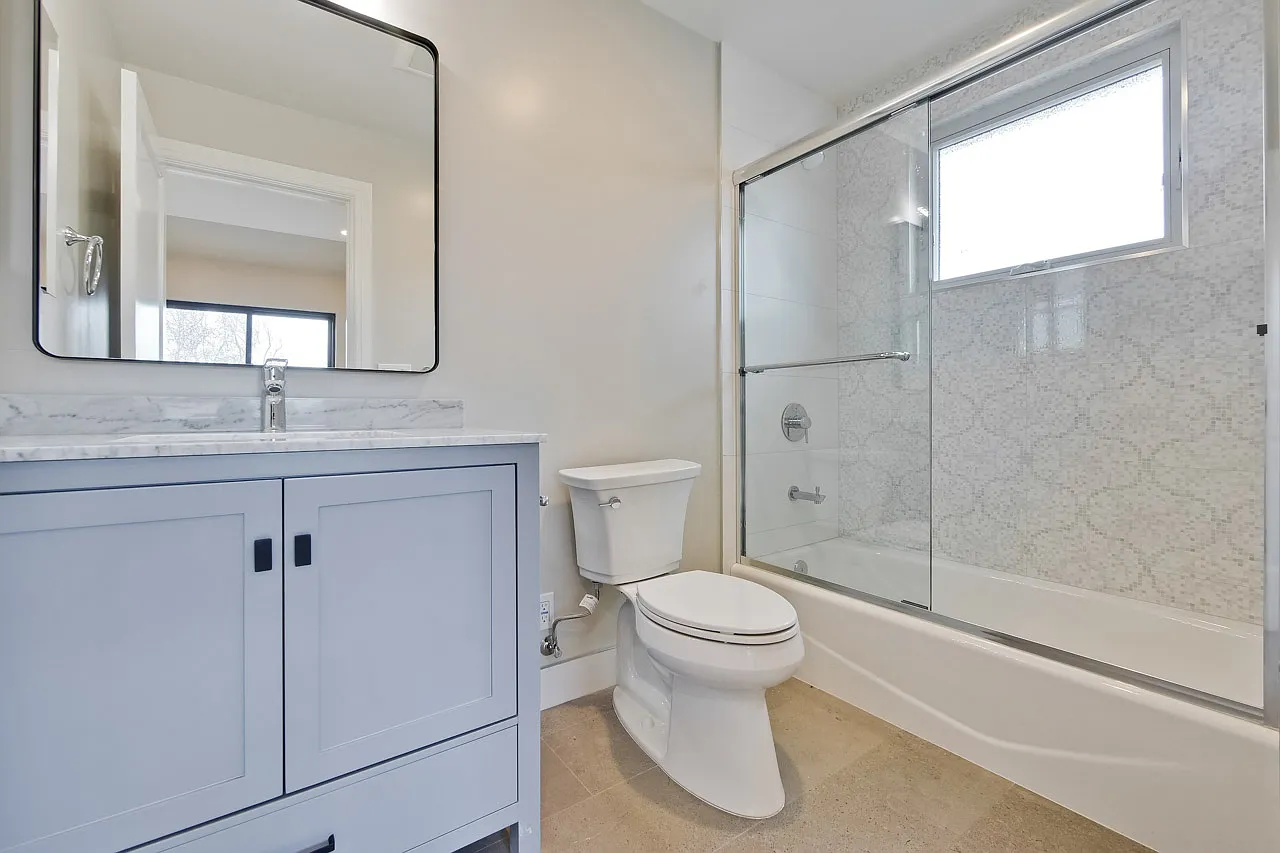 4 bed, 2400 sqft, $7,350 — Photo 4