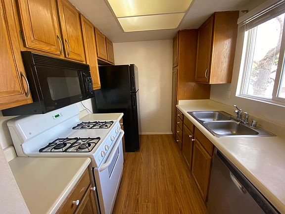 4th image of 17202 Inglewood Ave APT 103