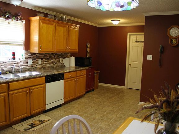 4th image of 120 Whitney Dr