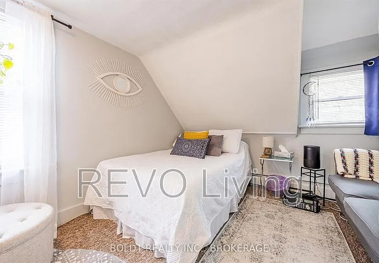 6019 Dorchester Rd — Photo 2