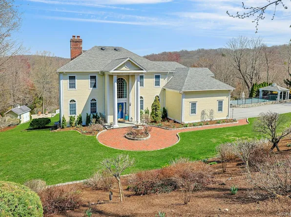 350 Wooded Hill Court, Chappaqua, NY 10514