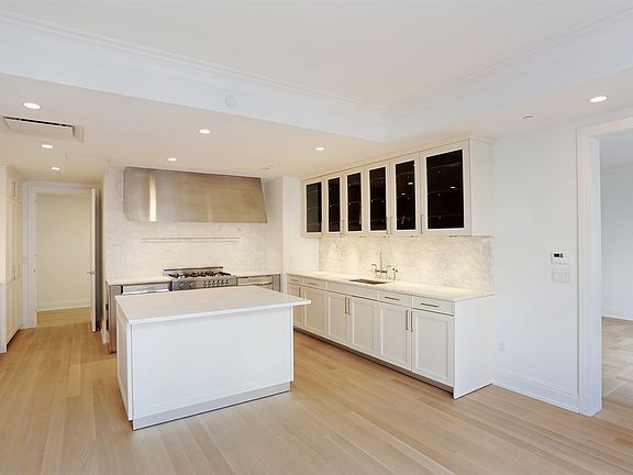 3rd image of 200 E 79th St APT 10A