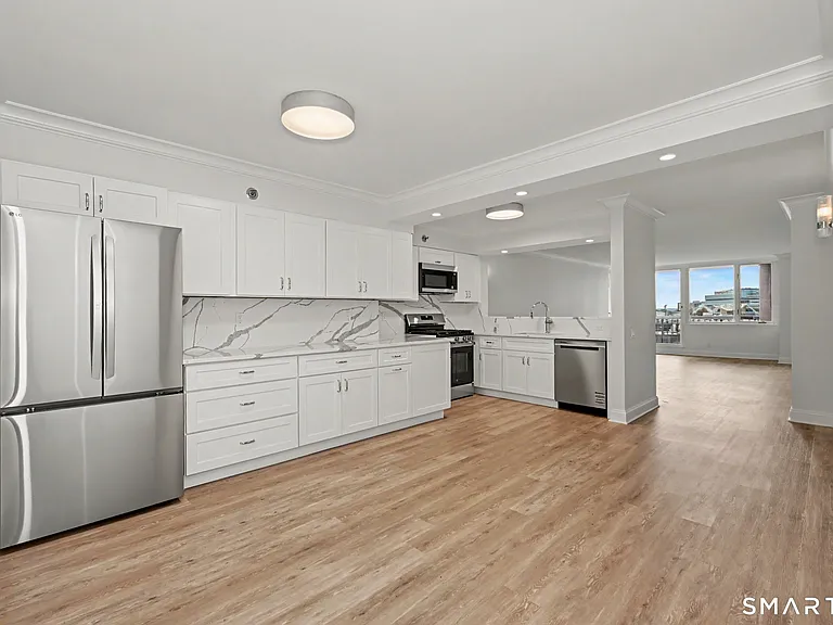 25 Forest St #11A — Photo 3