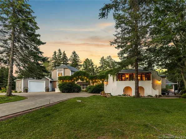 30 Doiron Rd, Beaubassin East, NB E4P 7K1