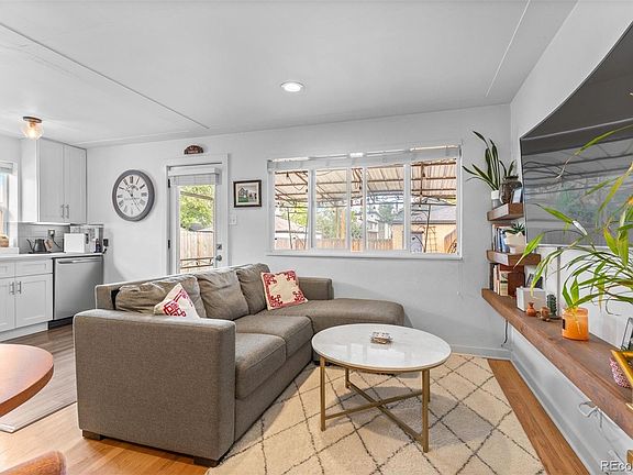 4th image of 2657 Perry Street