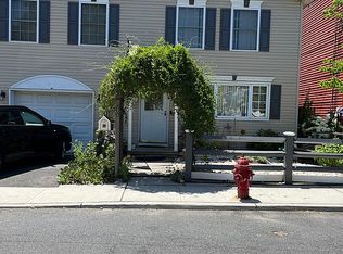 10 Kearney St, Keyport, NJ 07735