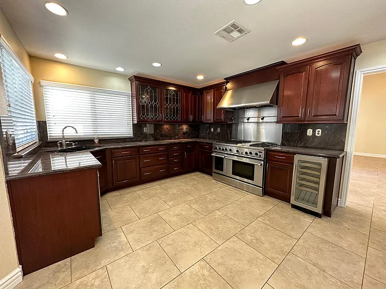 2933 Shamrock Ave — Photo 5