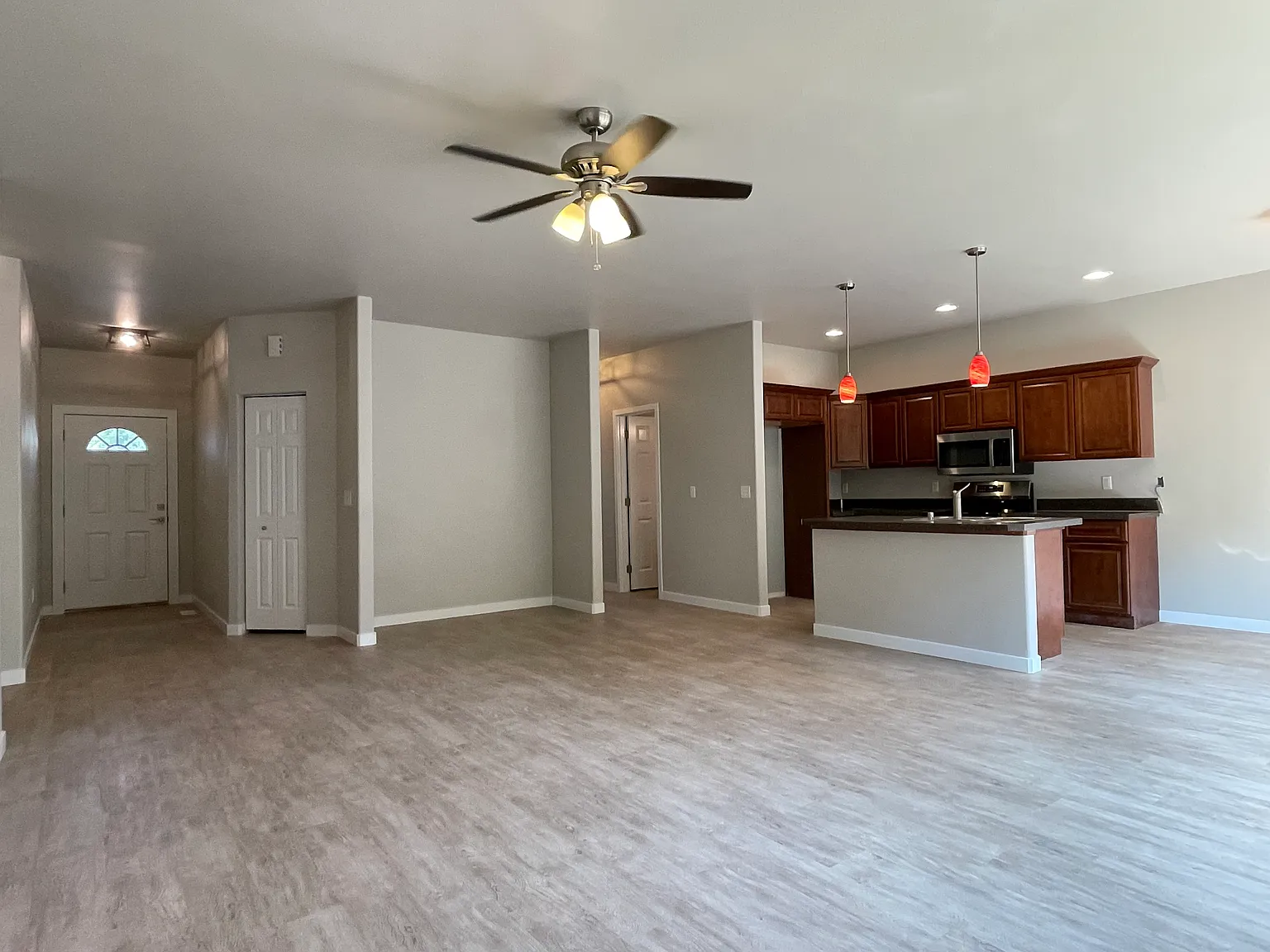 3 bed, 1420 sqft, $2,595 — Photo 4