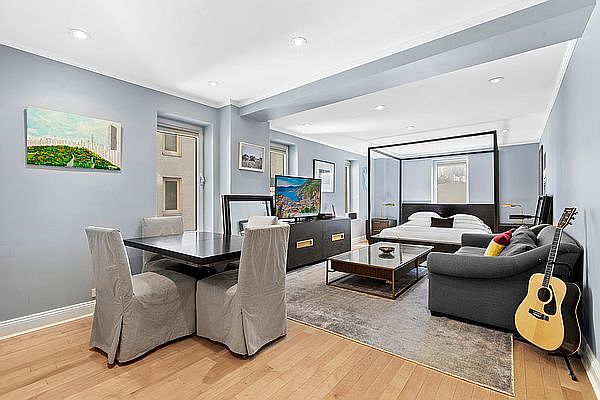 1st image of 106 Central Park S APT 20L