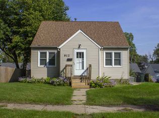 912 Newton St, Waterloo, IA 50703