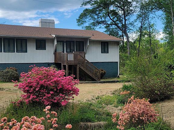 2nd image of 10 Willow Pines Ct