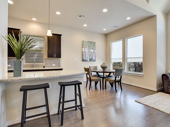 5th image of 223 E Courtland Pl