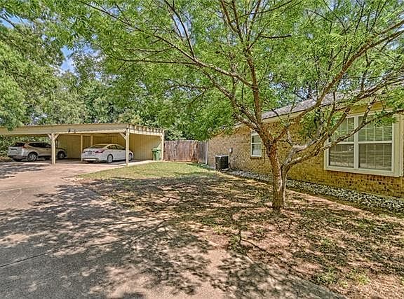3rd image of 4817 Woodland Park Blvd