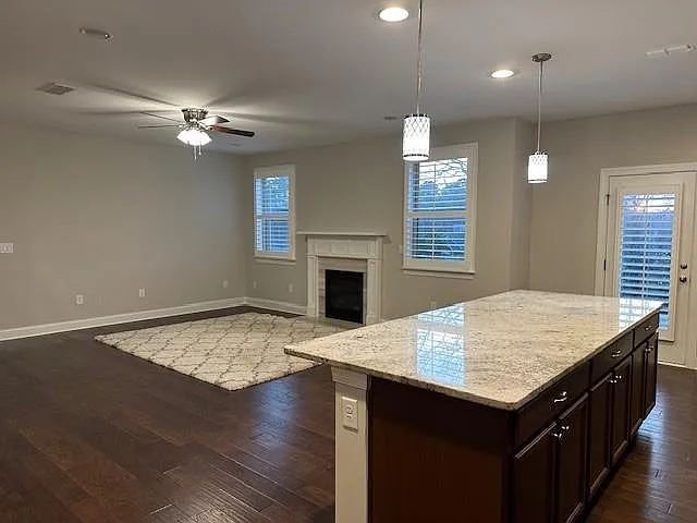 5 bed, 4.0 bath, 2874 sqft, $3,095 — Photo 3