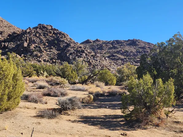 100 Rock Ledge Dr, Yucca, AZ 86438