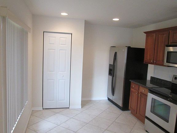 5th image of 2131 SW Newport Isles Blvd
