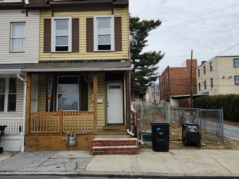 2029 Logan St — Photo 2