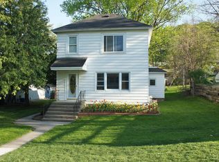 515 Hoffman St E, Cannon Falls, MN 55009