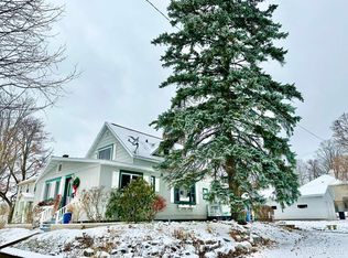 634 E C St, Iron Mountain, MI 49801