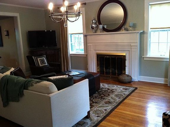 2nd image of 720 Oakway Pl