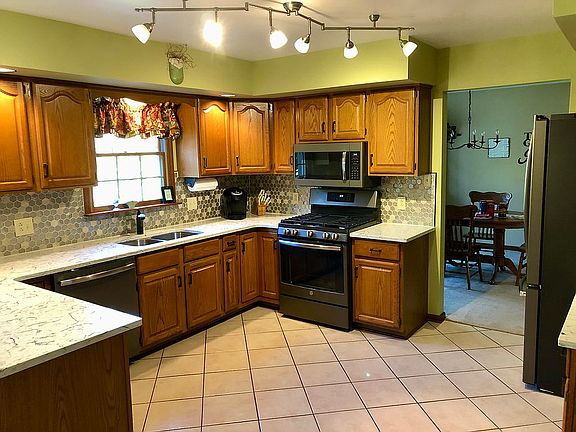 2nd image of 215 Deer Run Dr