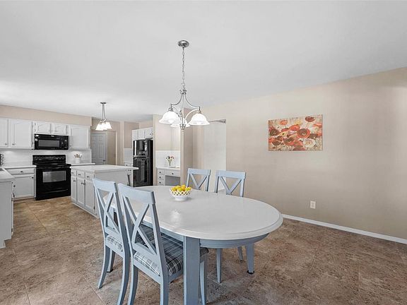 5th image of 1233 Hearthside Dr