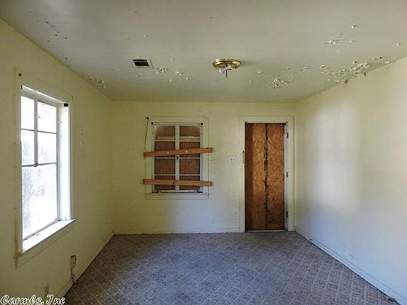 3rd image of 539 Summer St