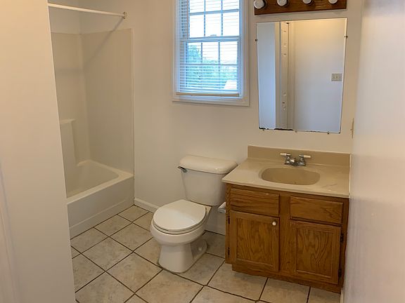 2nd image of 840 Cayton St