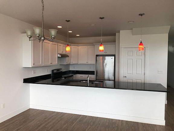 3rd image of 5739 Saxon Way Unit B